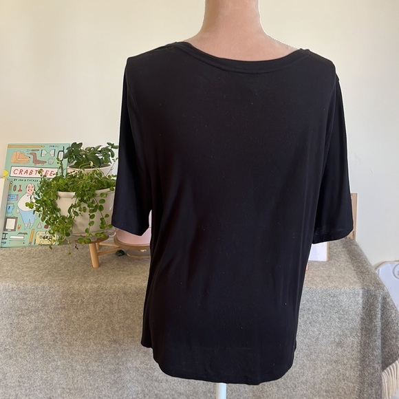 Soft Athleta V Neck Tee, Sz Sm but oversized - Picture 2 of 3